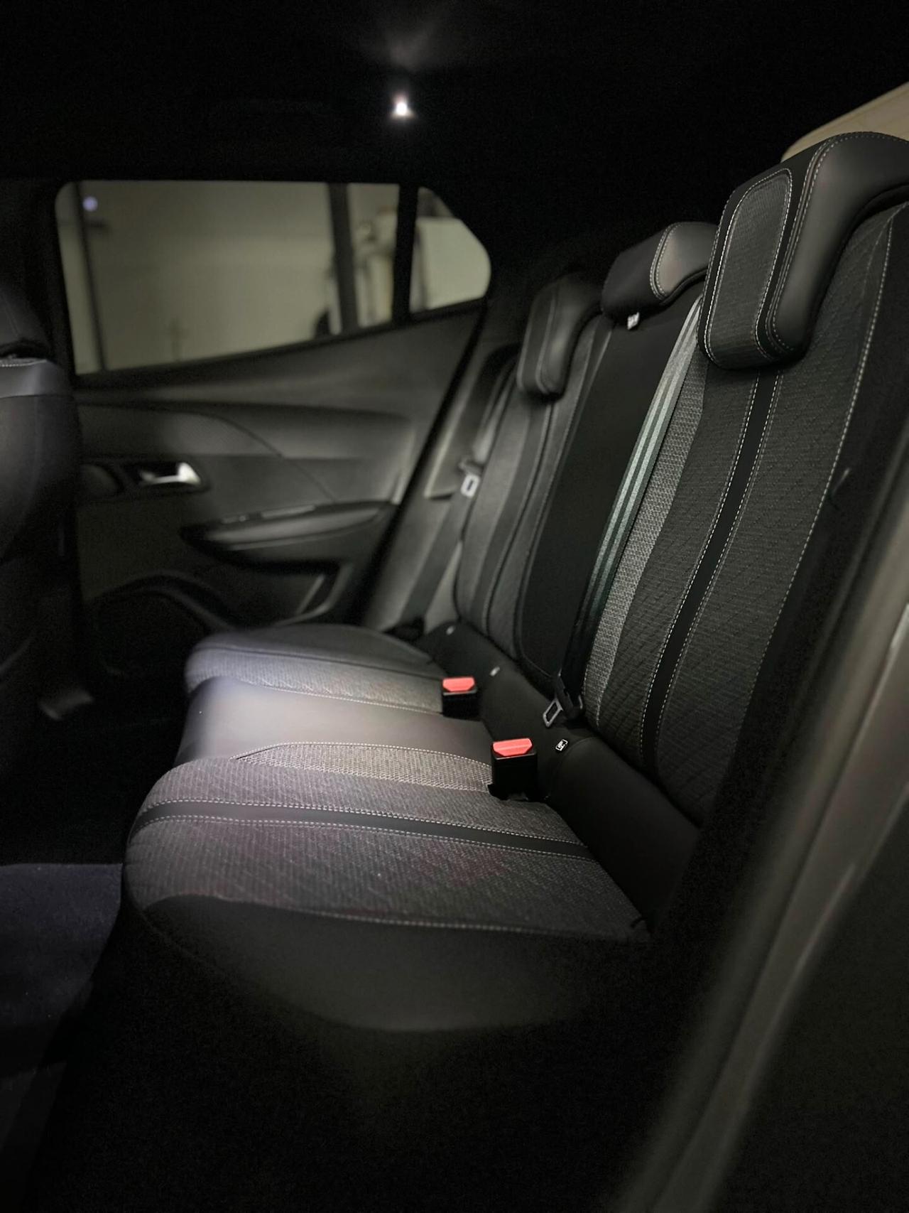 Peugeot 2008 PureTech 1.2 Benzina 100 cv S&S Allure