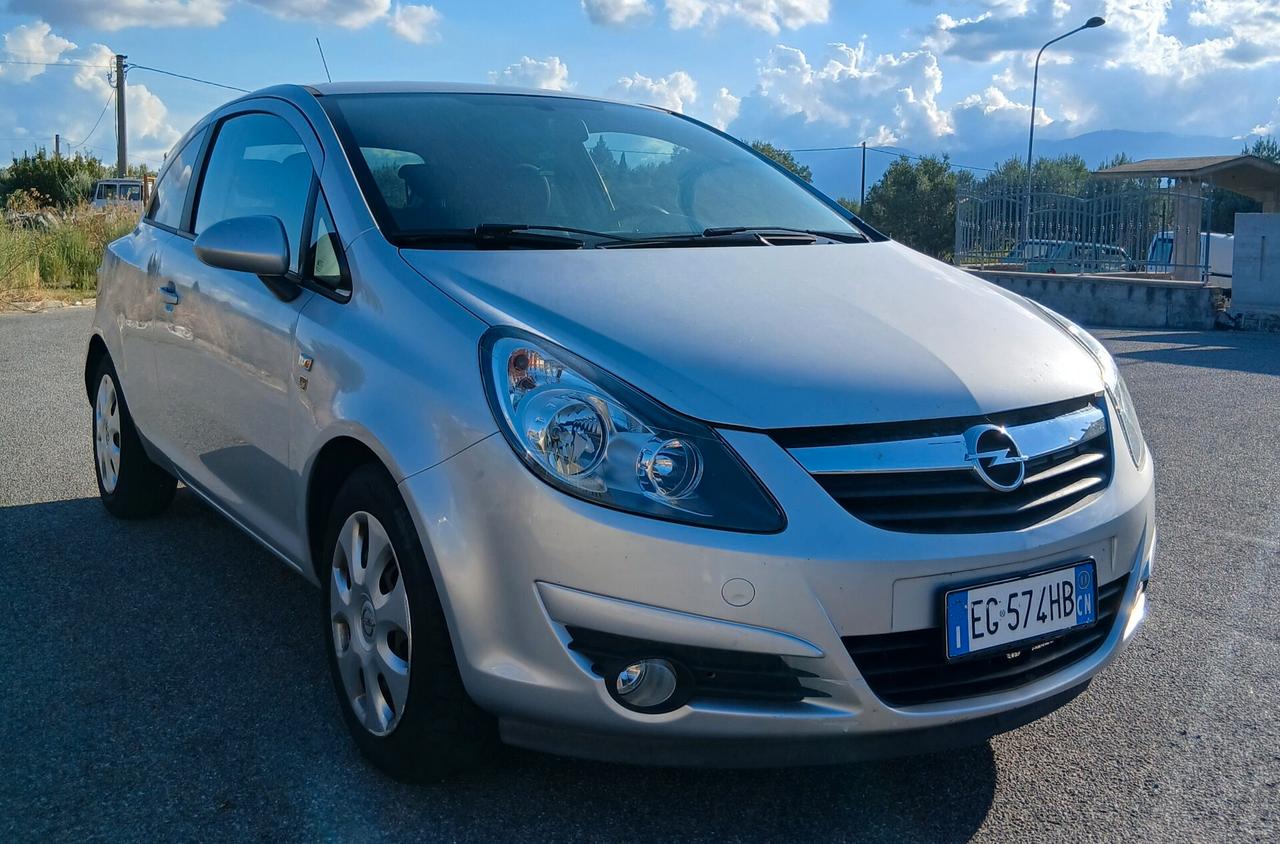 Opel Corsa 1.2 benzina 85 cv