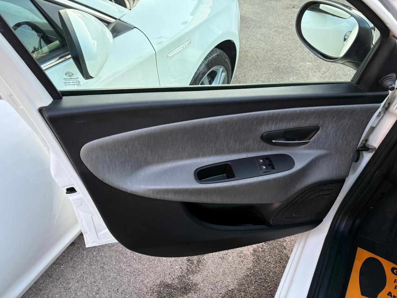 LANCIA YPSILON 1.3 DIESEL 95 (CV) 2014