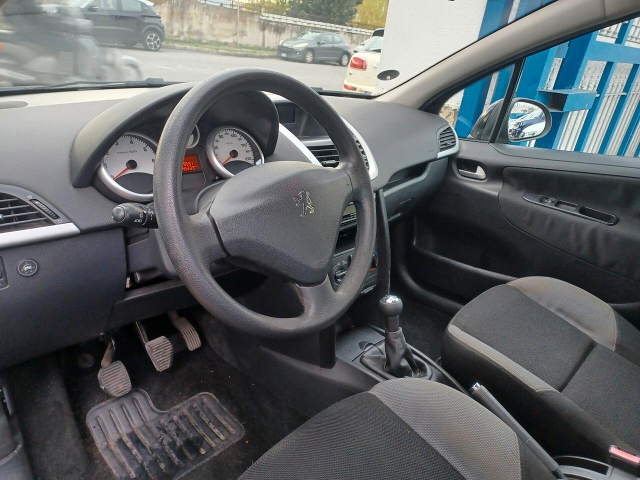 Peugeot 207 5 porte GPL DELLA CASA ANNO 2010