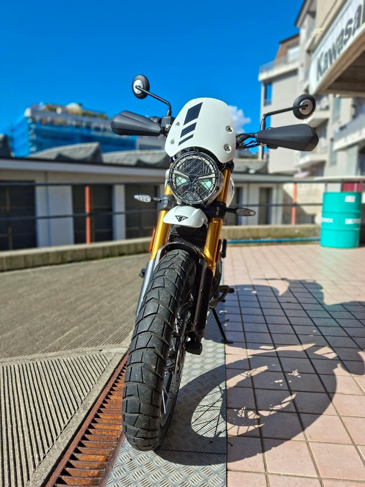 Triumph Scrambler 400 XC my26"