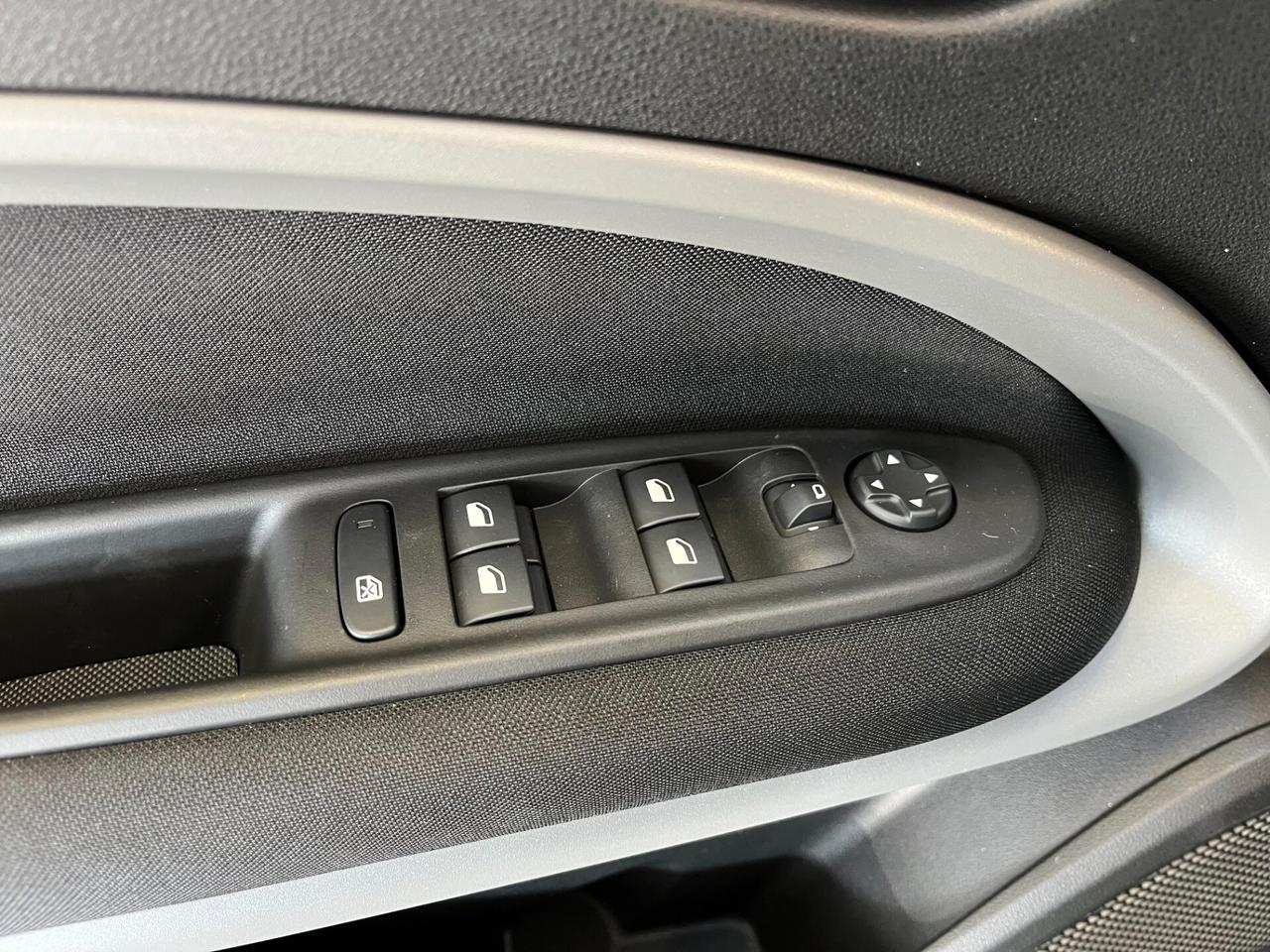 Jeep Avenger 1.2cc E-HYBRID 100cv C/AUT. LONGITUDE KM0