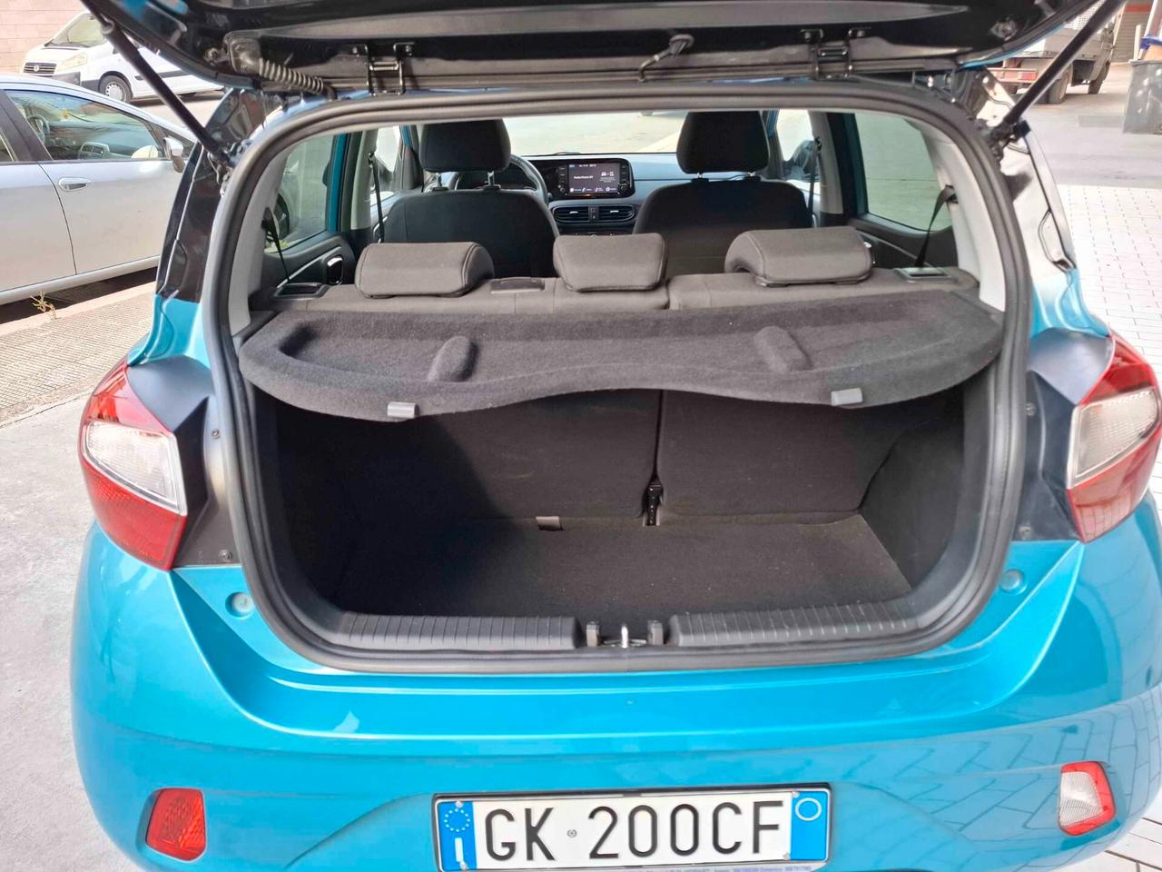 Hyundai i10 1.0 BENZINA - 2022 BICOLORE