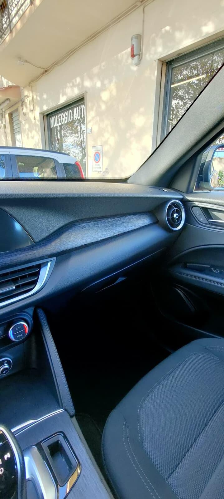 Alfa Romeo Stelvio 2.2 Turbodiesel 160 CV AT8 RWD Super Business