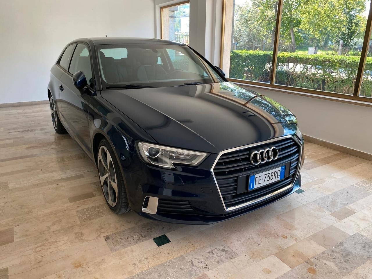 AUDI A3 1.6 TDI 110cv SPORT RESTYLING