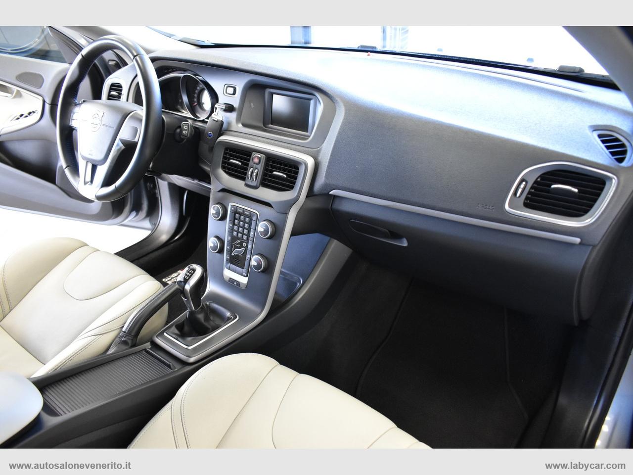 VOLVO V40 D2 1.6 Summum