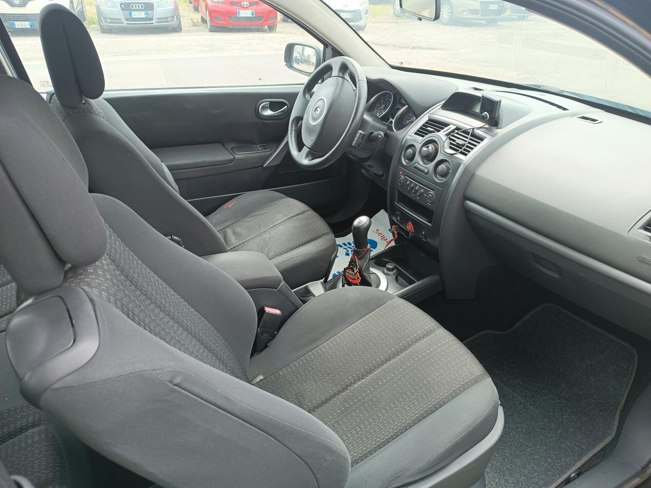 Renault Megane Mégane 1.6 16V 3 porte Dynamique