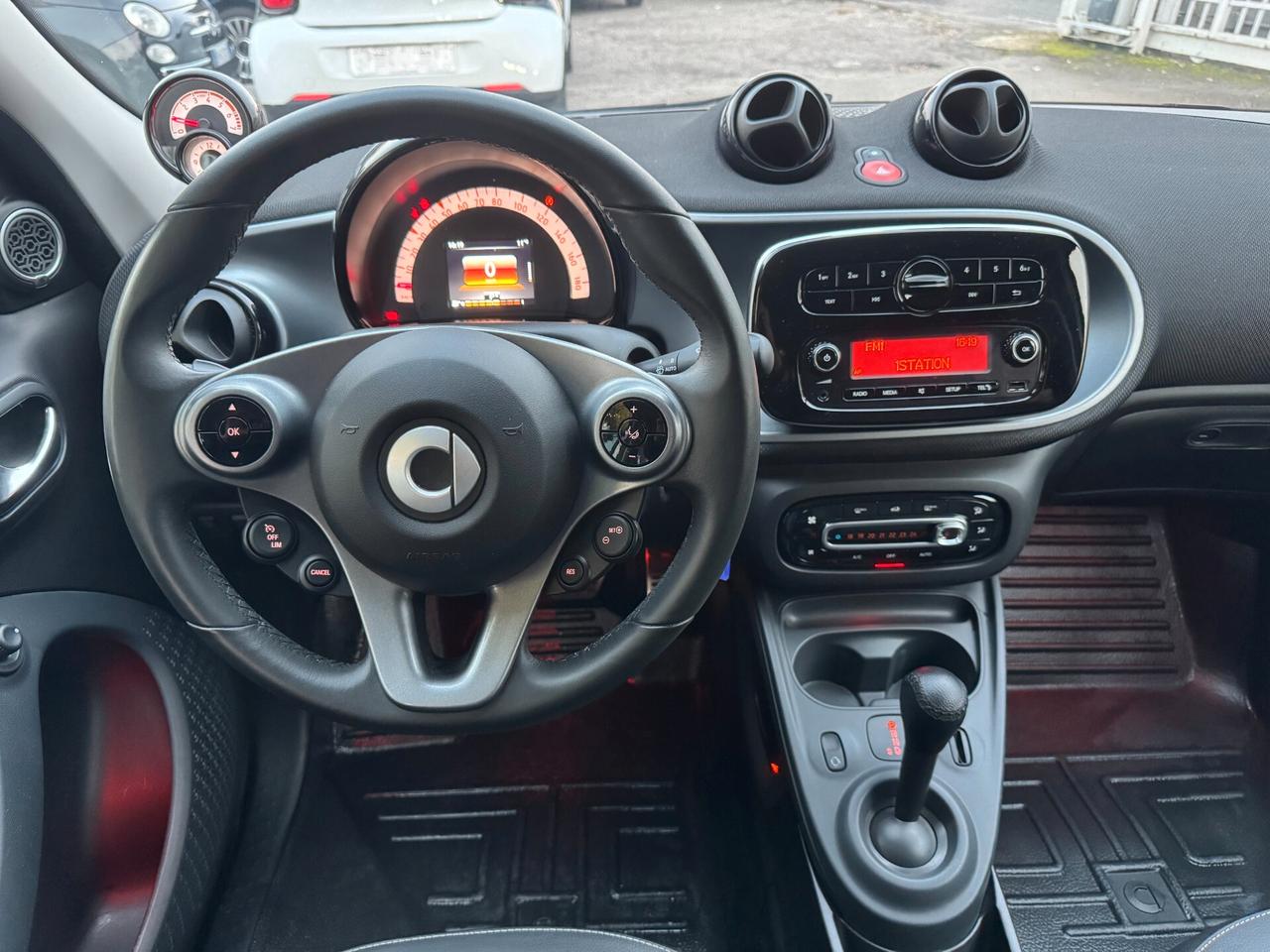 Smart ForFour 70 1.0 twinamic Prime LED PELLE