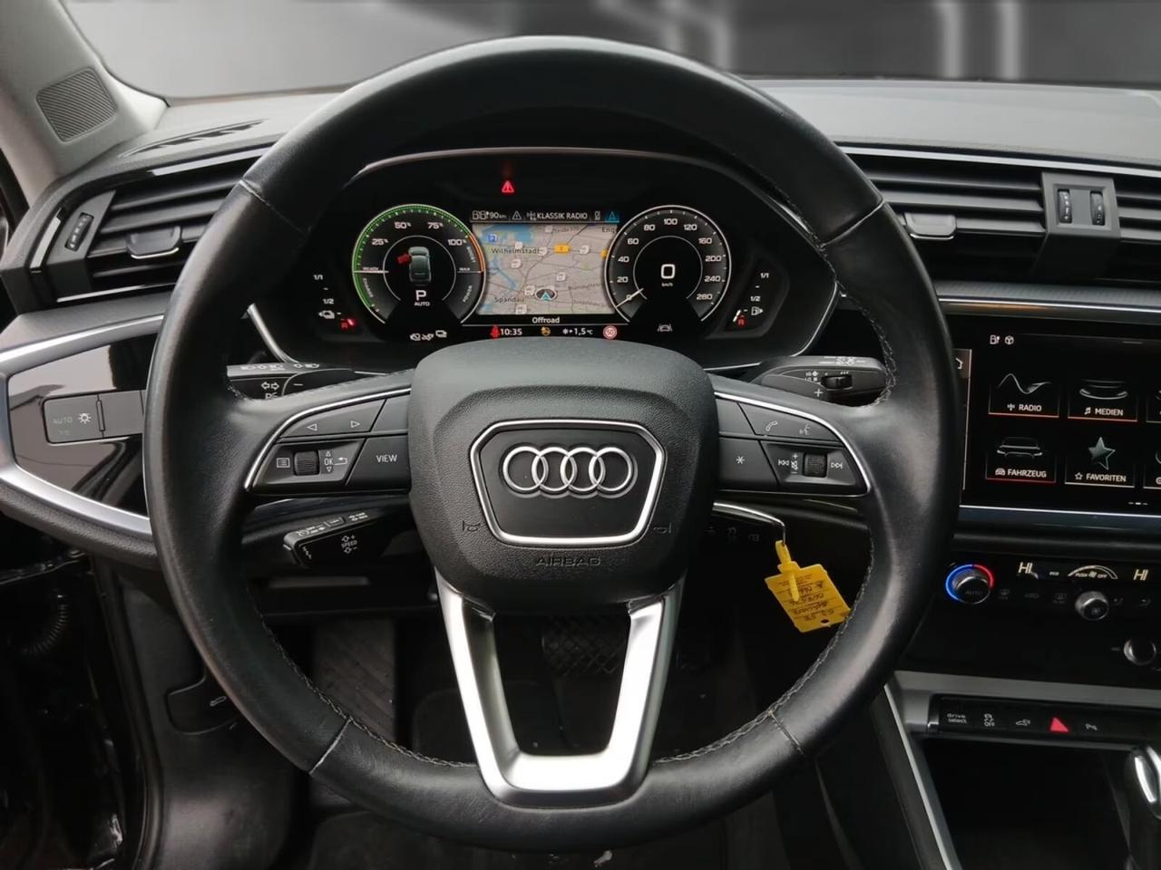 Audi Q3 45 TFSI e S tronic Business