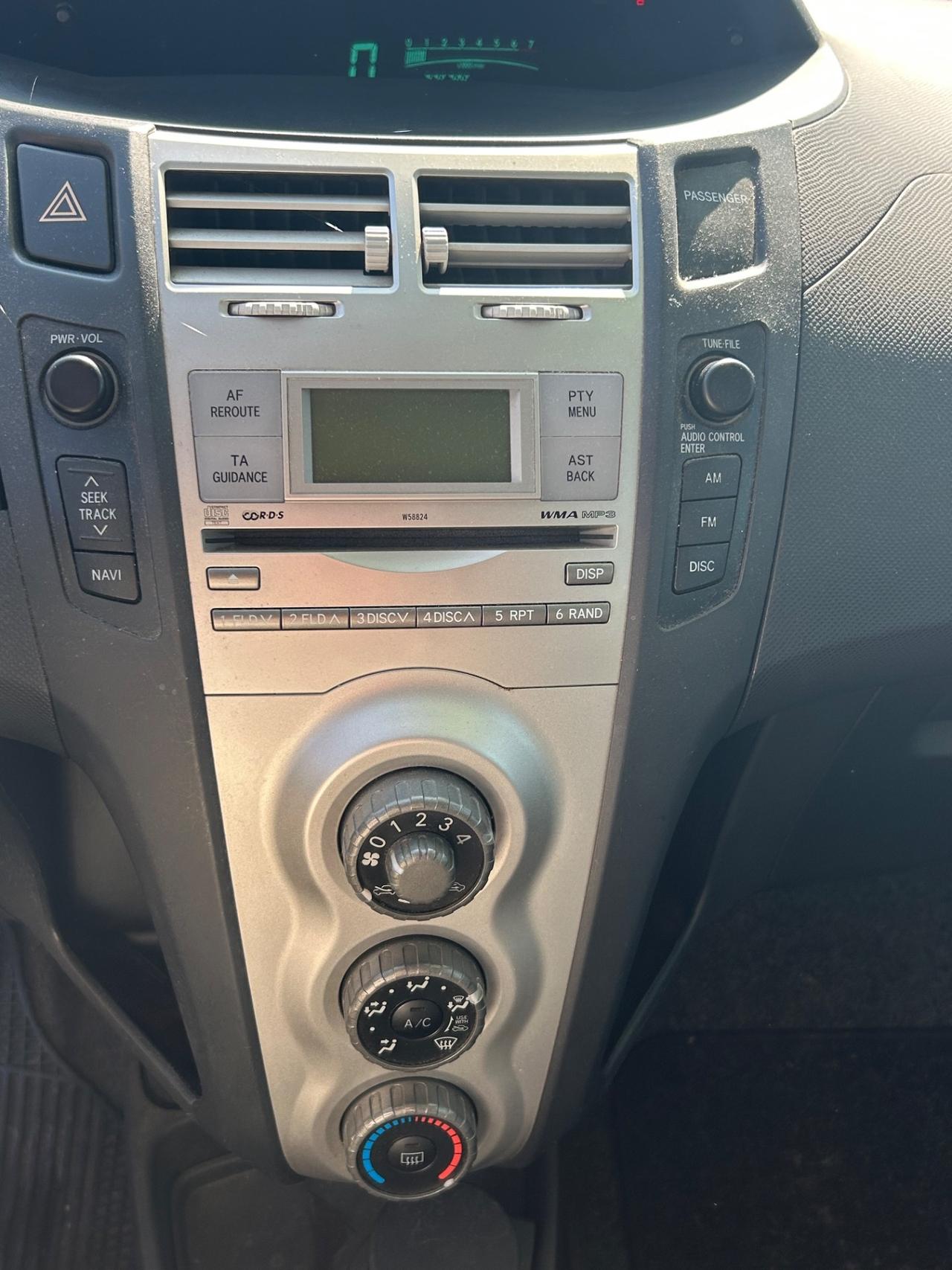 Toyota Yaris 1.0 5 porte Sol