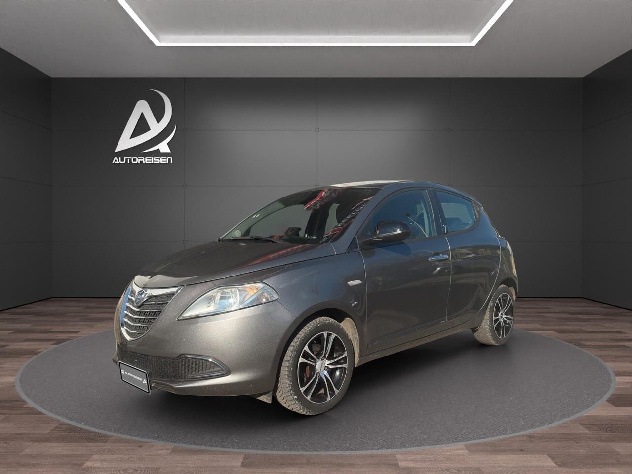 Lancia Ypsilon 1.2 69 CV 5 porte Silver ADATTA NEOPATENTATI