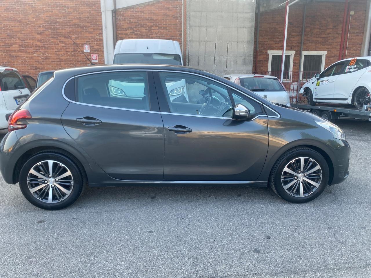 Peugeot 208 PureTech 82 5 porte Allure