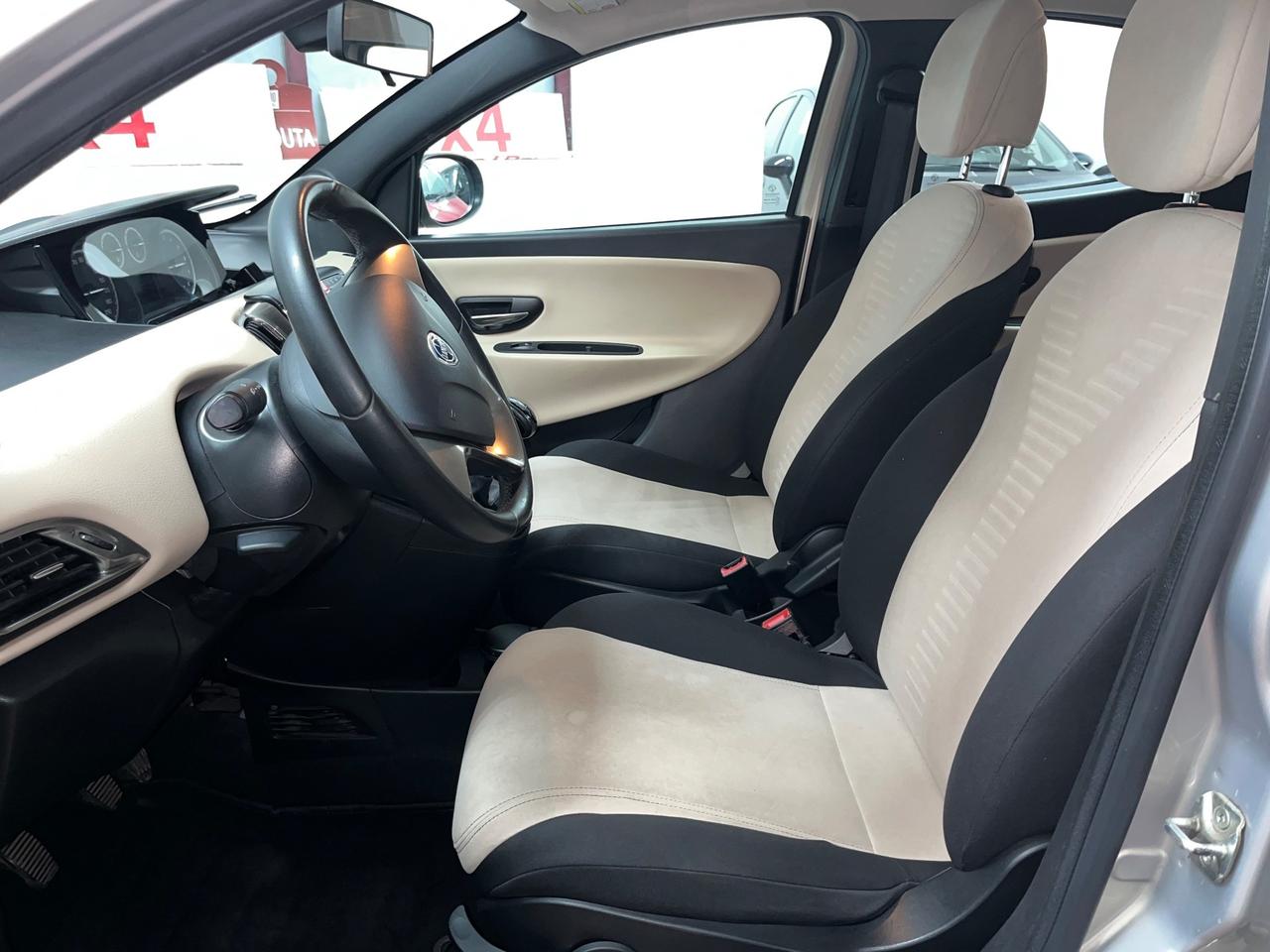 Lancia Ypsilon 1.2 - 2014