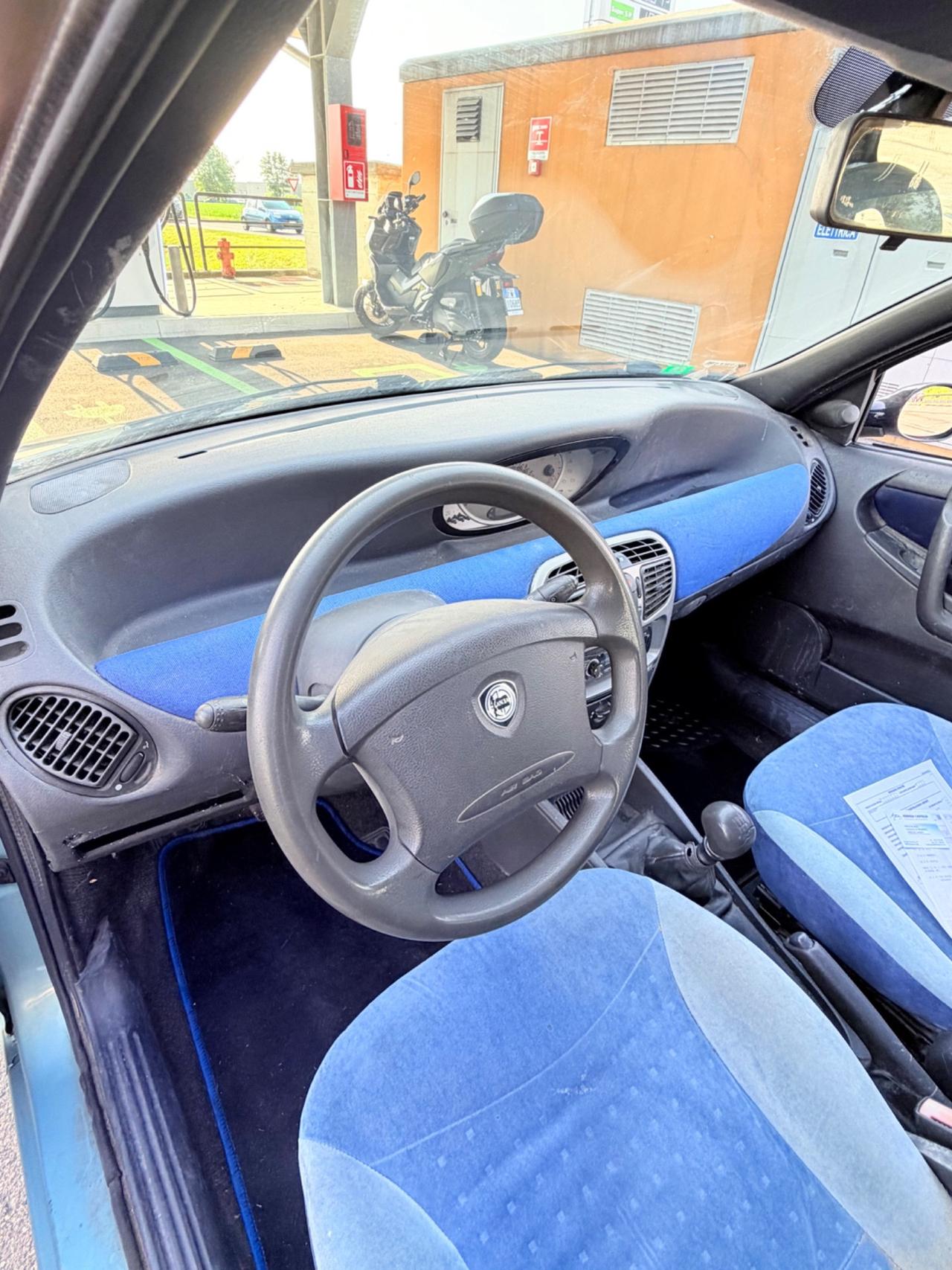 Lancia Y 1.2i cat Elefantino Blu
