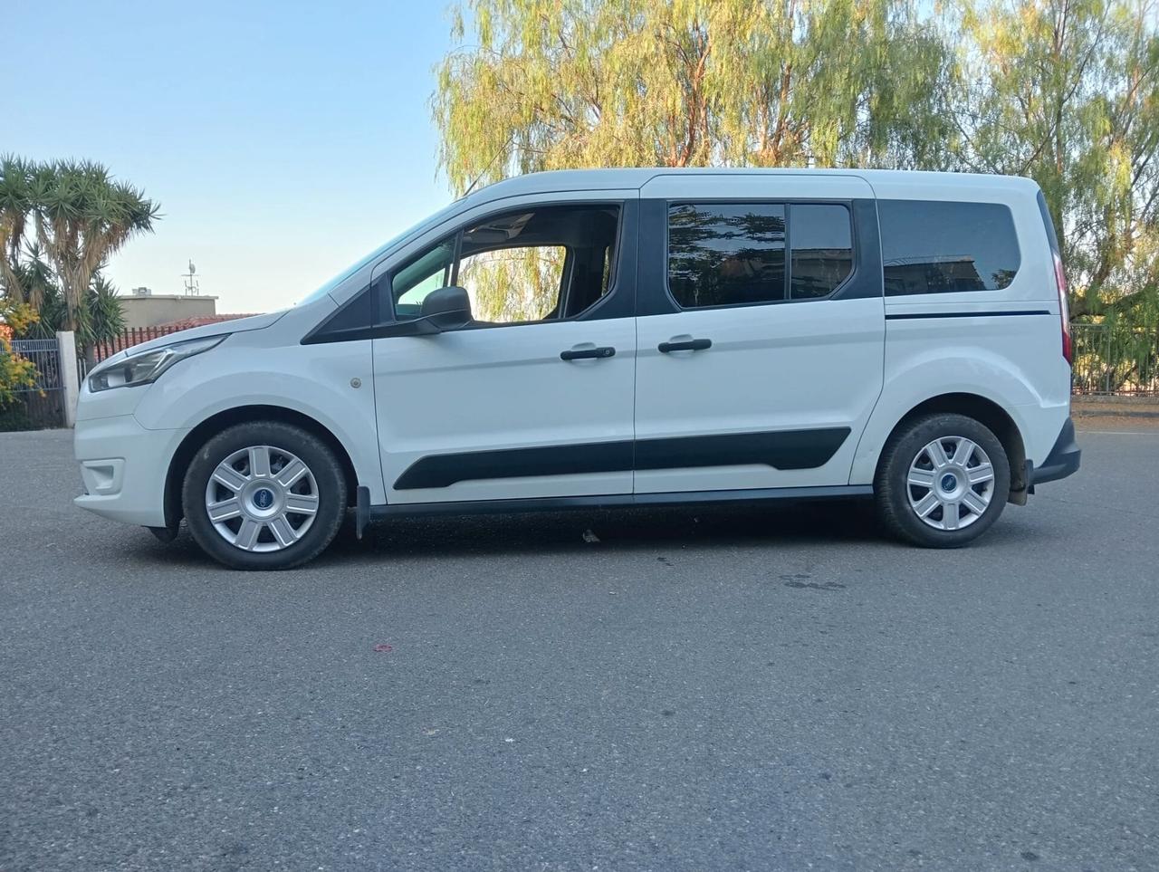 Ford Transit Connect Pianale ribassato con rampa disabili carrozzina