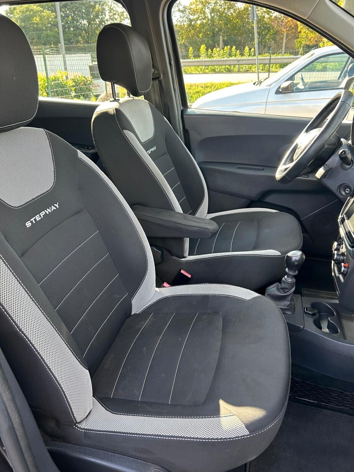 Dacia Lodgy stepwai 1.5 blue dci 115 cv 7 posti ok neo patentati