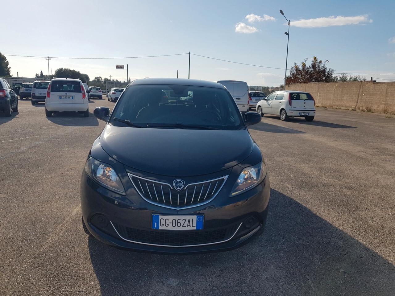 Lancia Ypsilon 1.0 FireFly 5/P Hybrid Ecochic Silver