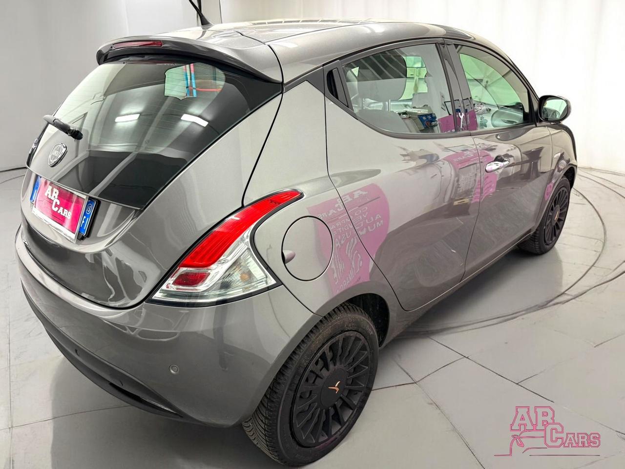 Lancia Ypsilon 1.2 69 CV GOLD SOLO 26000 KM!!!