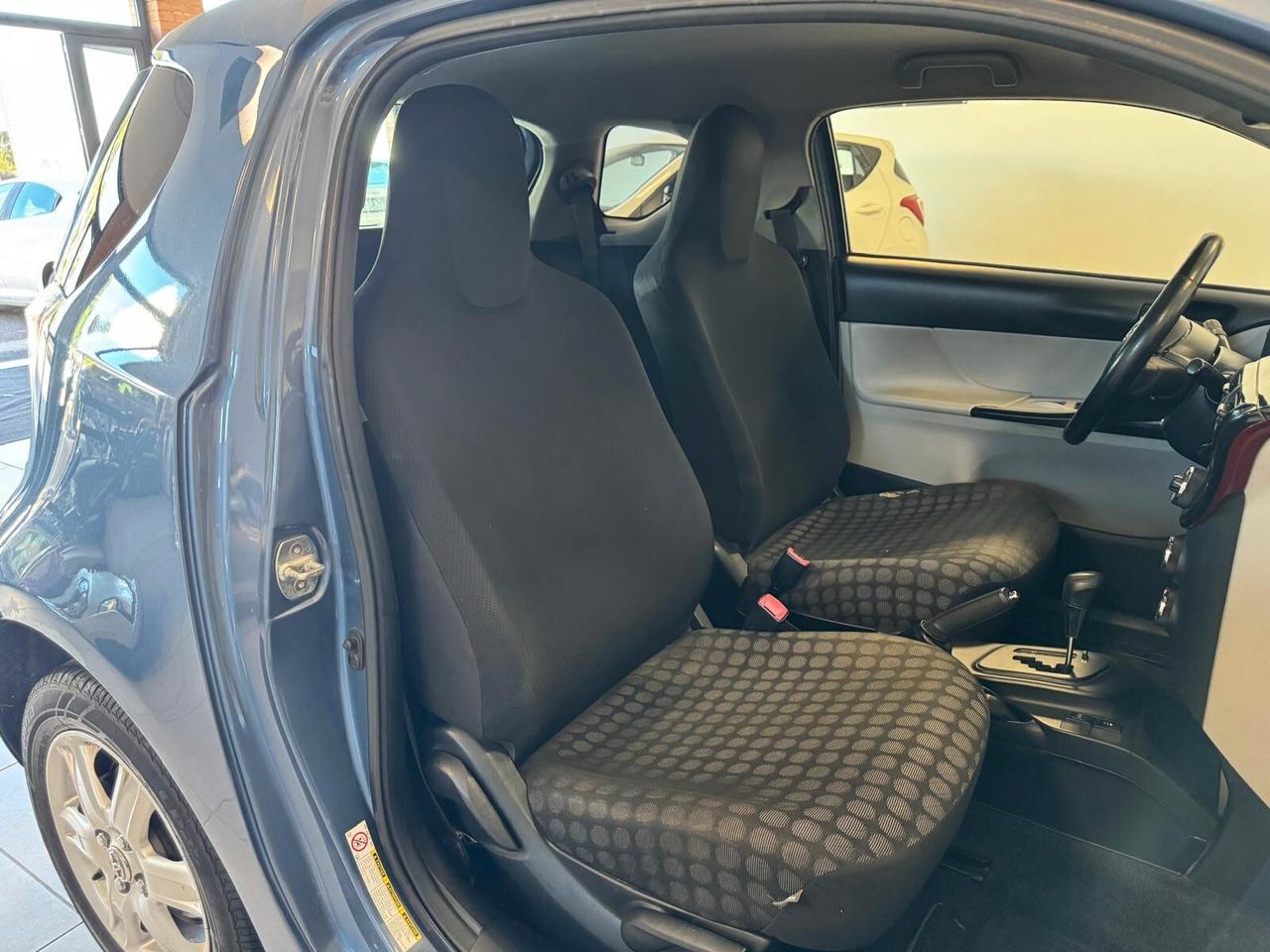 Toyota iQ 1.0 BENZ 68CV AUTOMATICA 2011