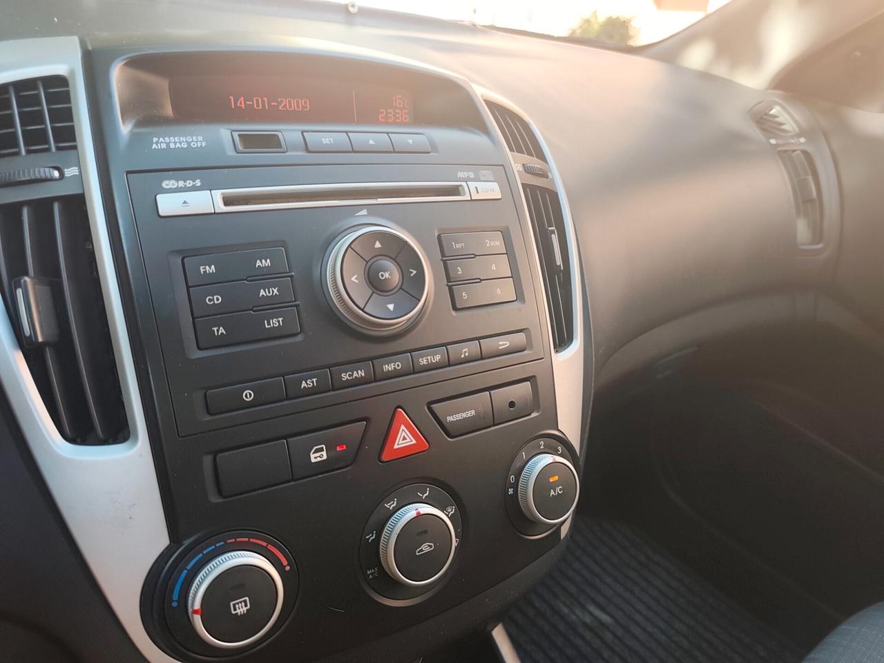 Kia Ceed 1.4 Benz euro 5 99 Milà km