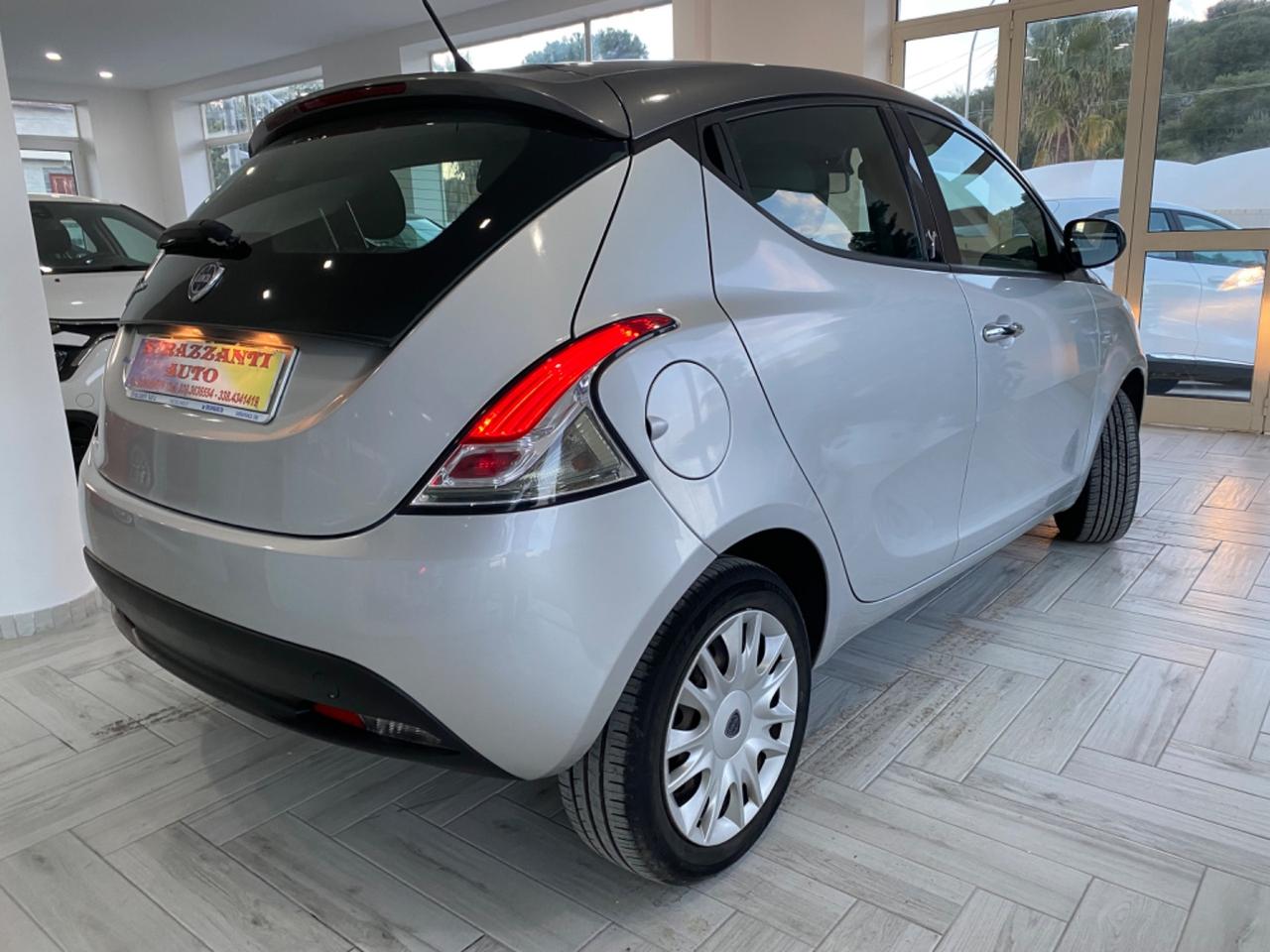 Lancia Ypsilon 1.3 MJT95CV 5P Silver BI-COLORE2013