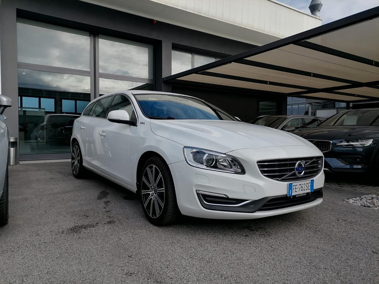 VOLVO V60 D6 Twin Engine Geartronic Momentum