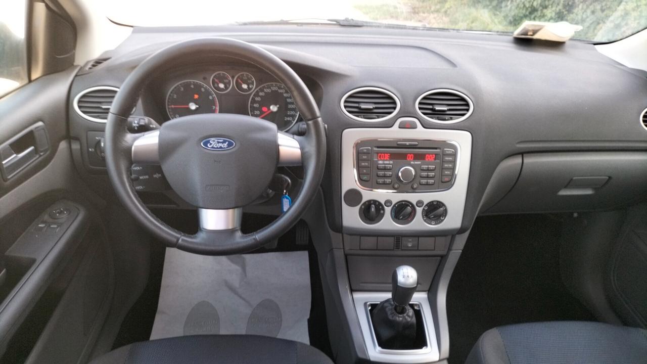 Ford Focus 1.6 5p. **KM76000**