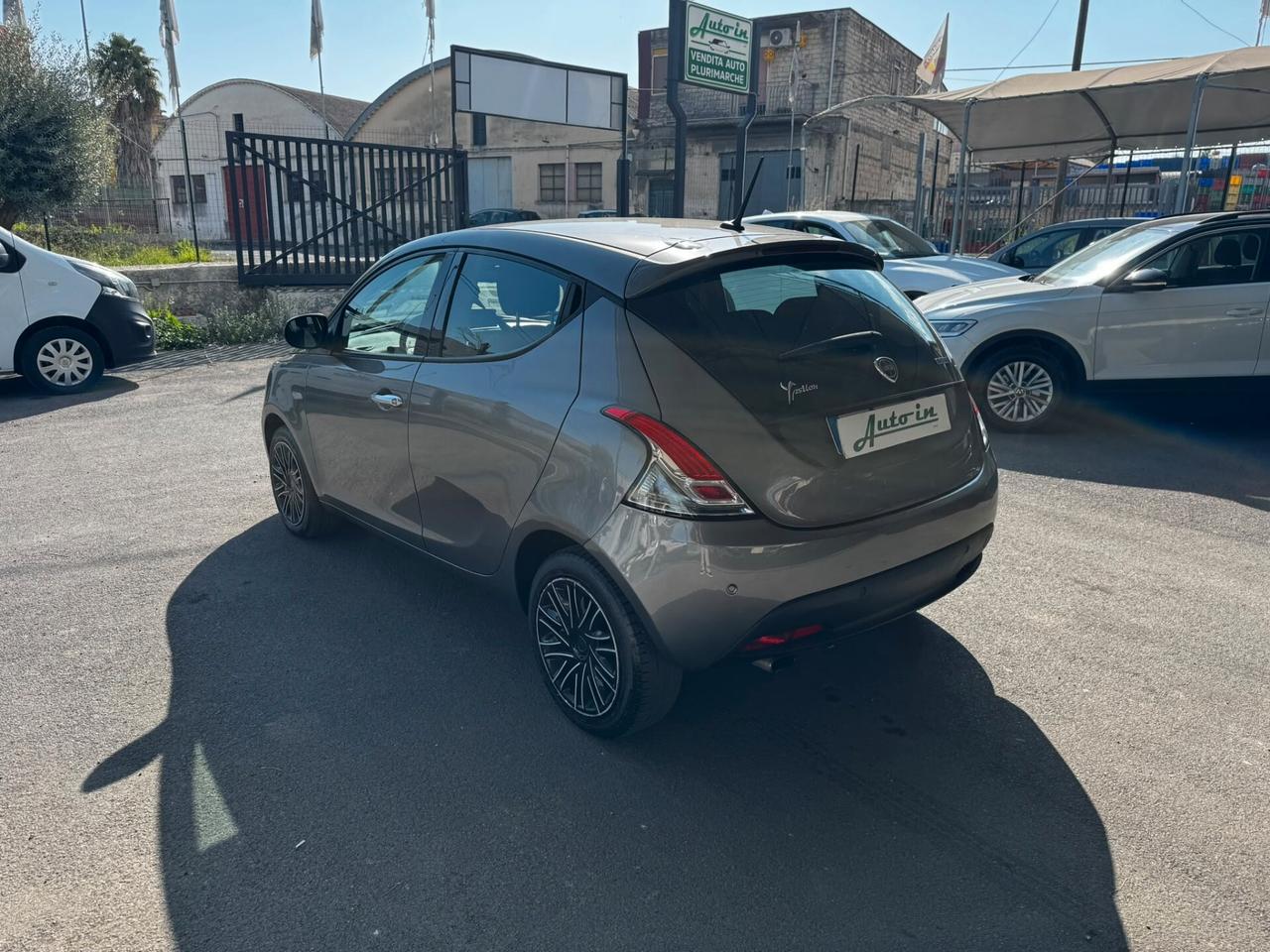 Lancia Ypsilon 1.0 FireFly 5 porte S&S Hybrid Gold