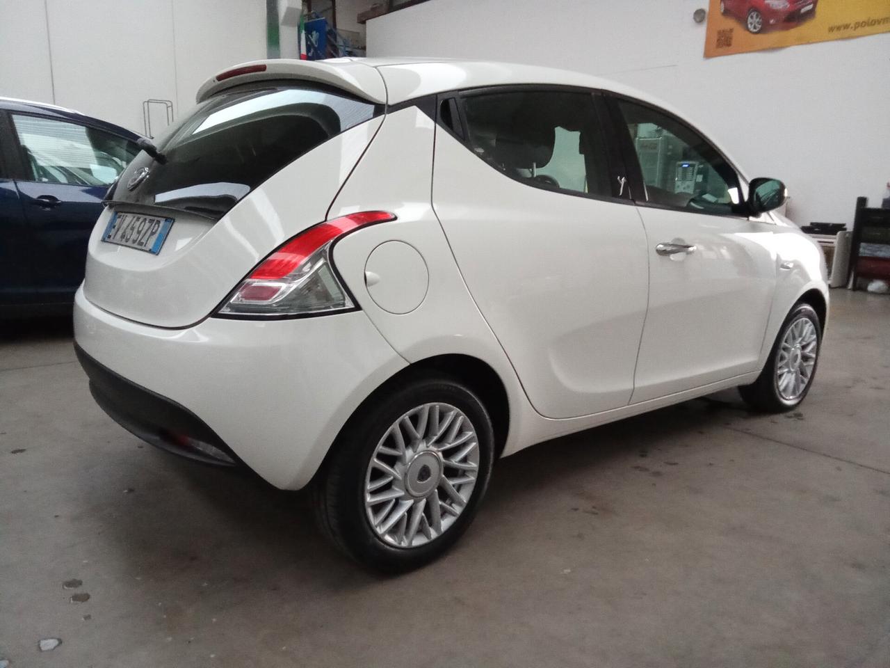 Lancia Ypsilon 1.2 69 CV . Neopatentati