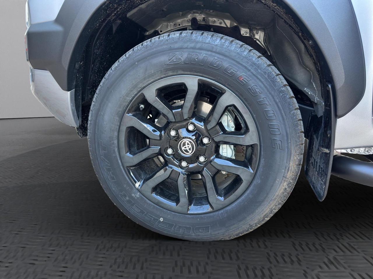 Toyota Hilux - MY25 Double Cab Invincible 48V