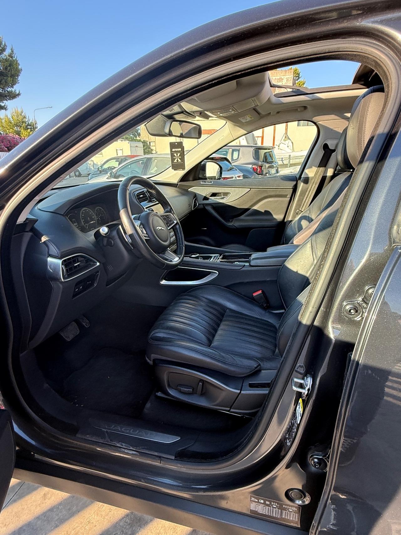 Jaguar F-Pace 2.0 D 180 CV AWD aut. Portfolio