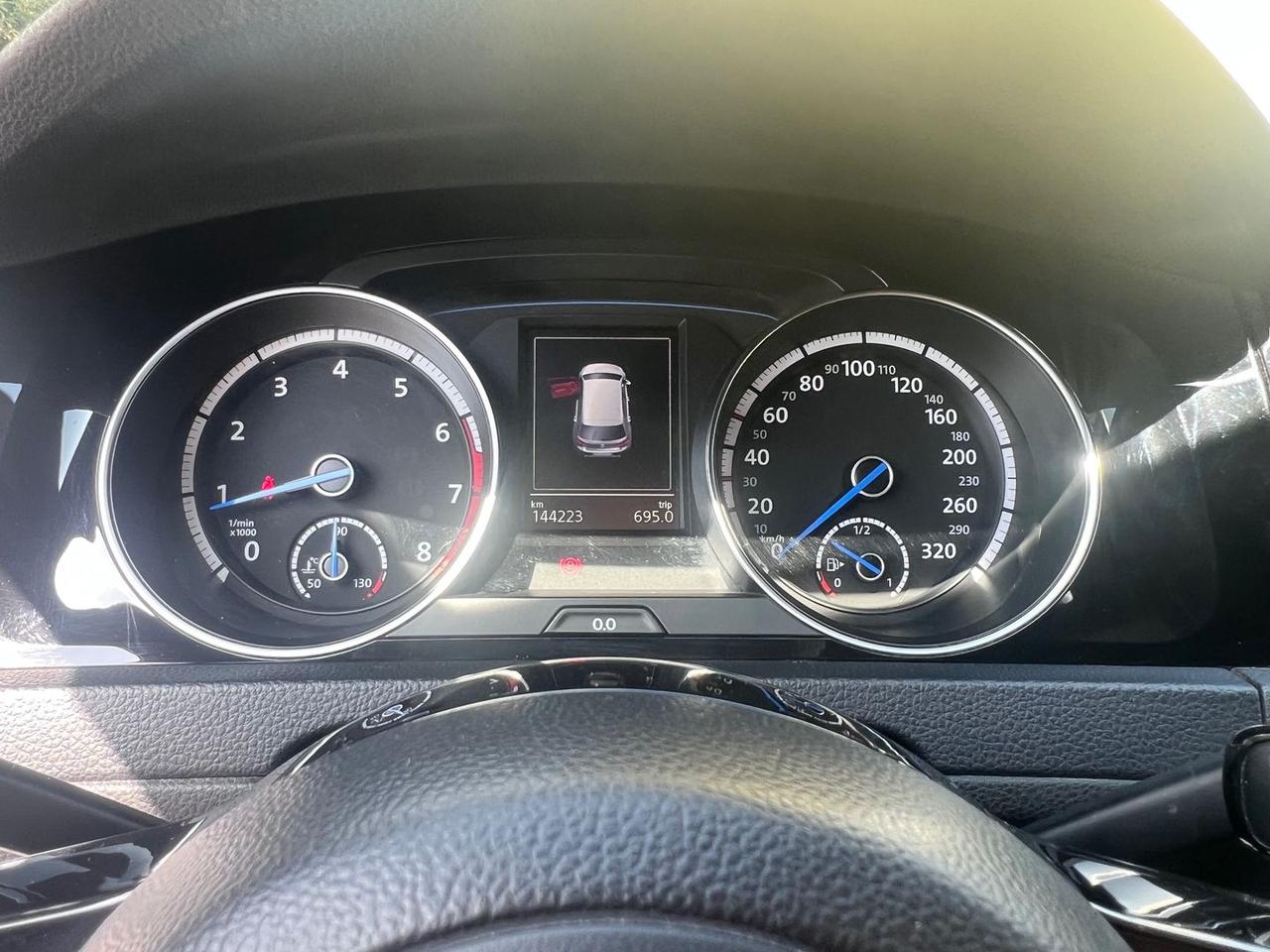 Volkswagen Golf 2.0 TSI R #10432