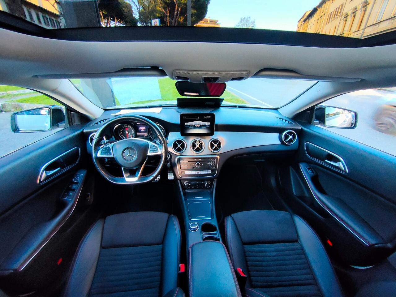 Mercedes-Benz CLA 200d Auto Premium Night AMG 