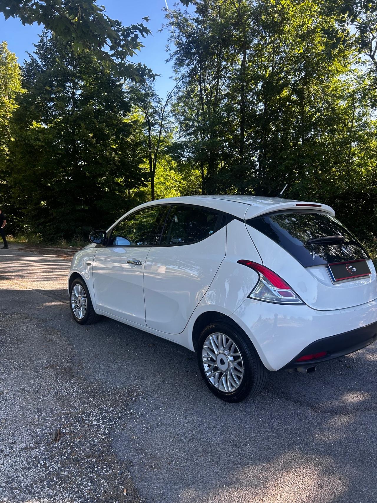 Lancia Ypsilon 1.2 69 CV 5 porte S&S Silver