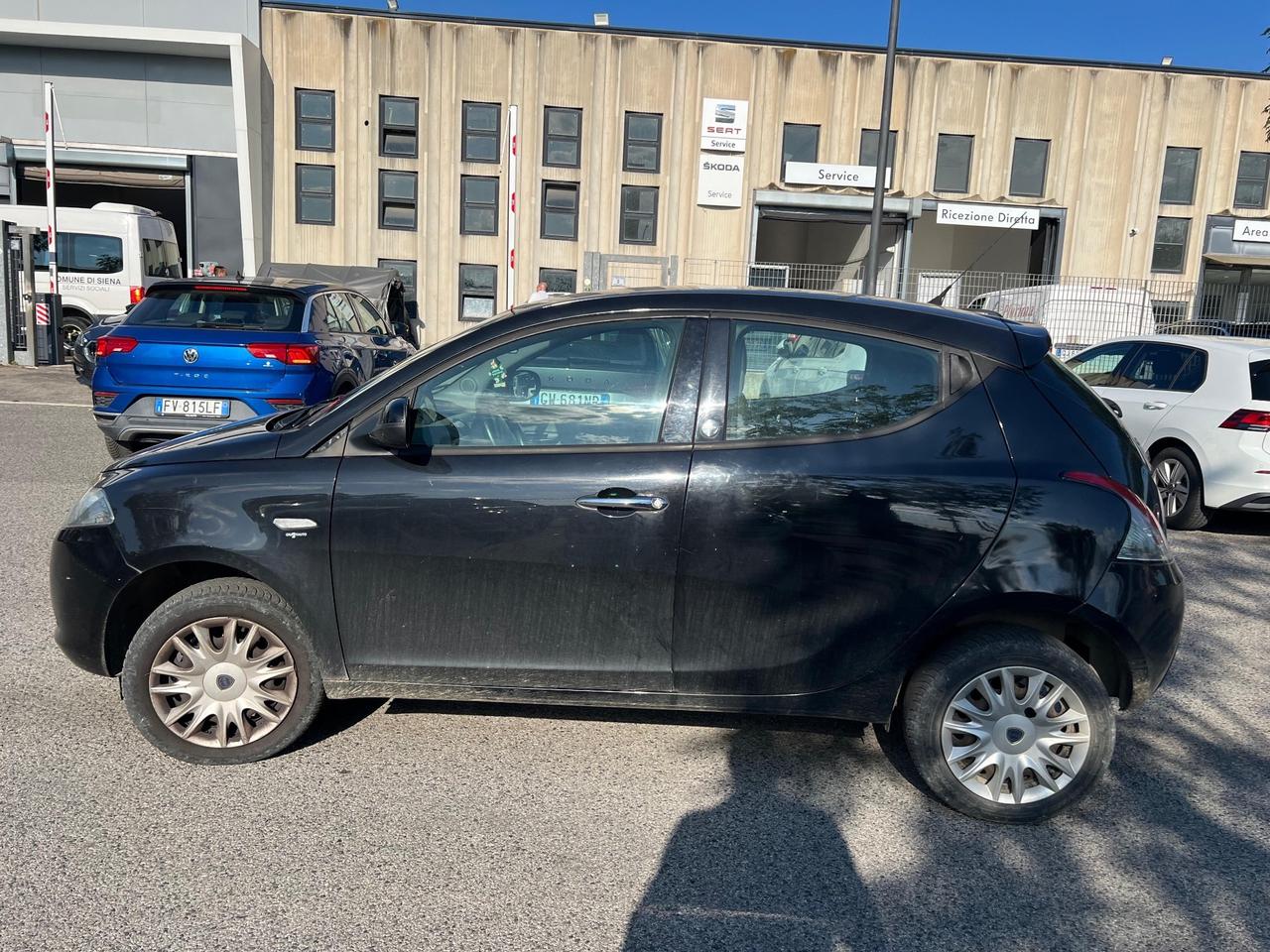 Lancia Ypsilon 0.9 TwinAir 85 CV 5 porte Metano Ecochic Silver