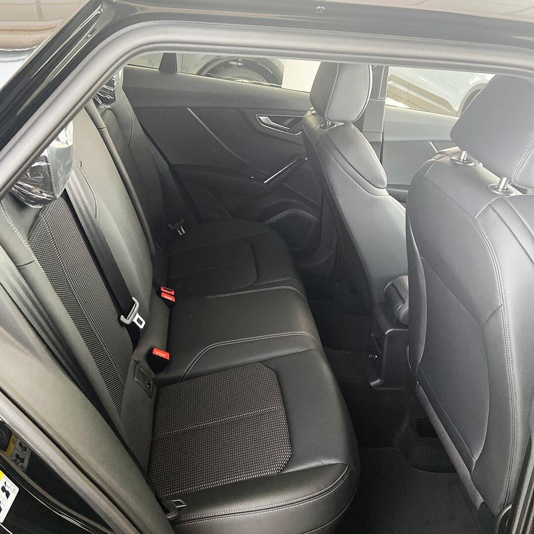 Audi Q2 35 TDI S tronic Identity Black tetto apribile