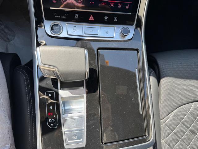 AUDI Q8 SUV TFSI e quattro 290 kW tiptronic S line edition