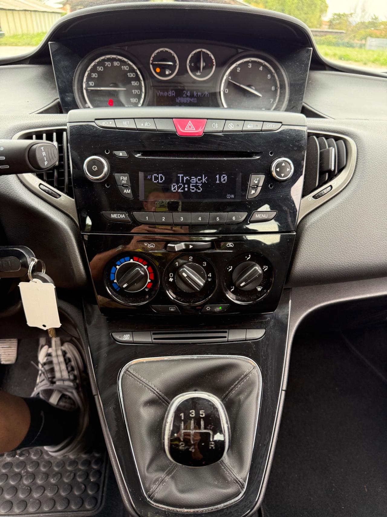 Lancia Ypsilon 1.2 benzina 5porte NEOPATENTATI
