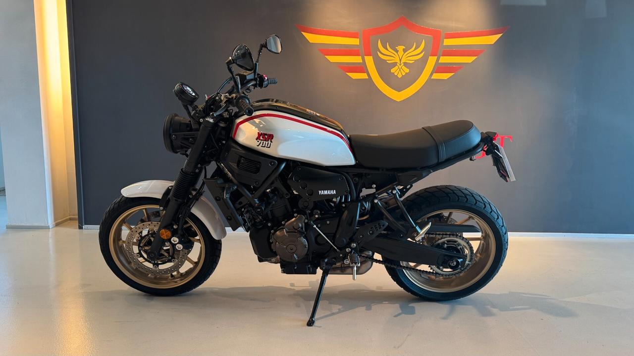 YAMAHA MOTO XSR 700- 2023
