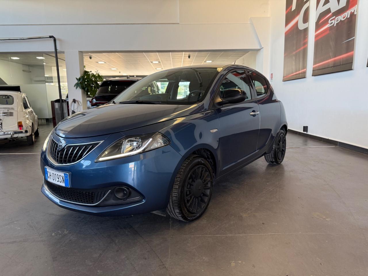 Lancia Ypsilon 1.0 FireFly S&S Hybrid Ecochic Silver