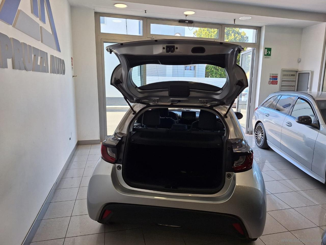 TOYOTA Yaris 1.5 Hybrid 5p. Business