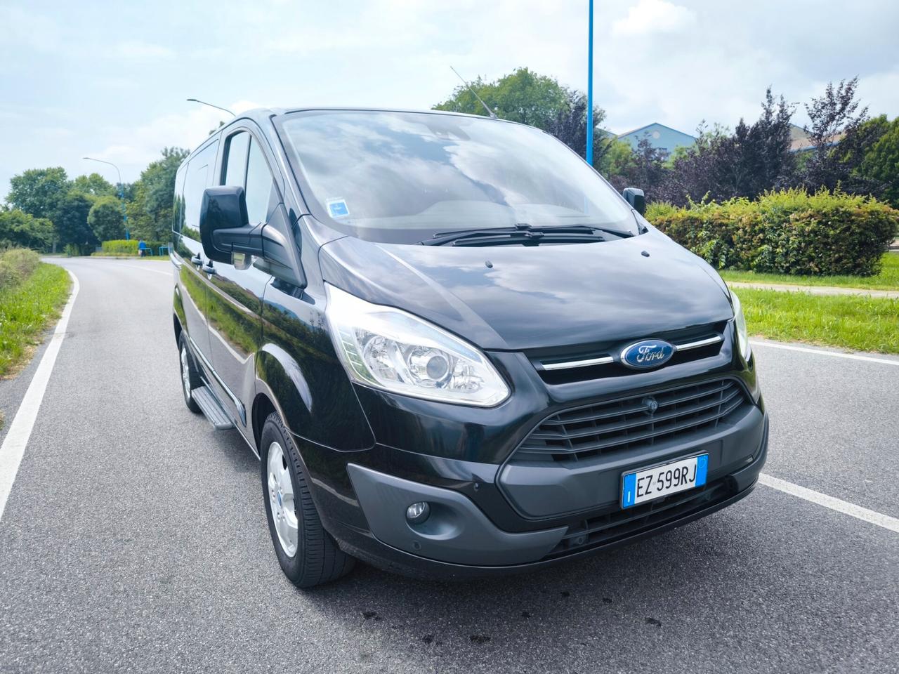 FORD TOURNEO CUSTOM 2,2 TDCI 155CV- TITANIUM- 8 POSTI