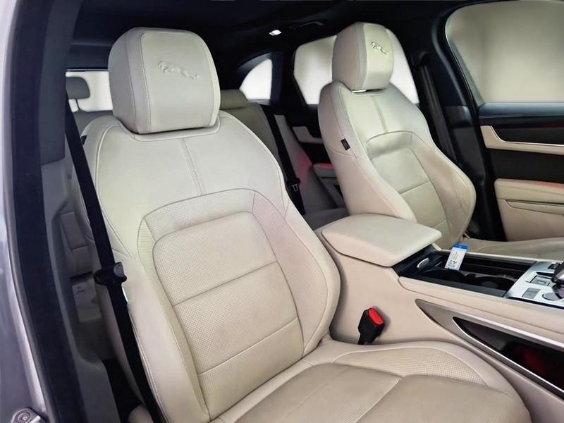 JAGUAR F-PACE 2.0 P250 R-DYNAMIC BLACK AUTO 4WD