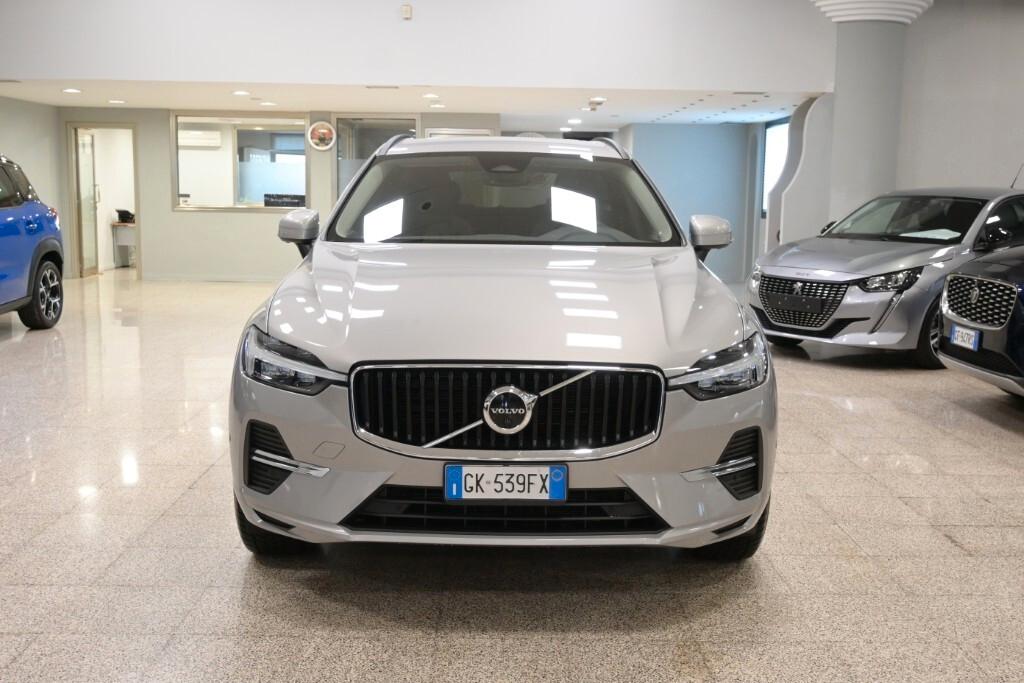 VOLVO XC60 2.0D 197CV B4 (D) GEARTRONIC AWD MOMENTUM PRO ( FARI LED - ADAPTIVE CRUISE - COCKPIT - MIRROR - PARK ASSIST - TELECAMERA 360 - CERCHI 18 )