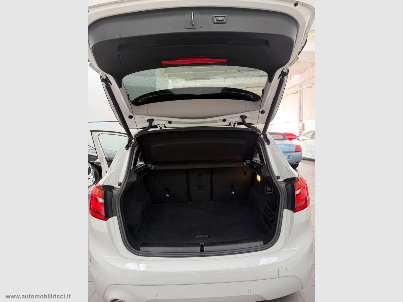 BMW 218i ACTIVE TOURER