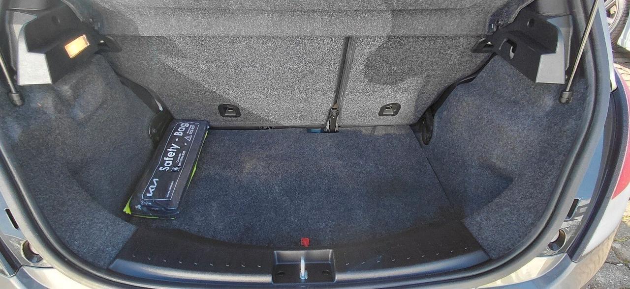 Lancia Ypsilon 1.3 MJT 16V 95 CV 5 porte S&S Silver