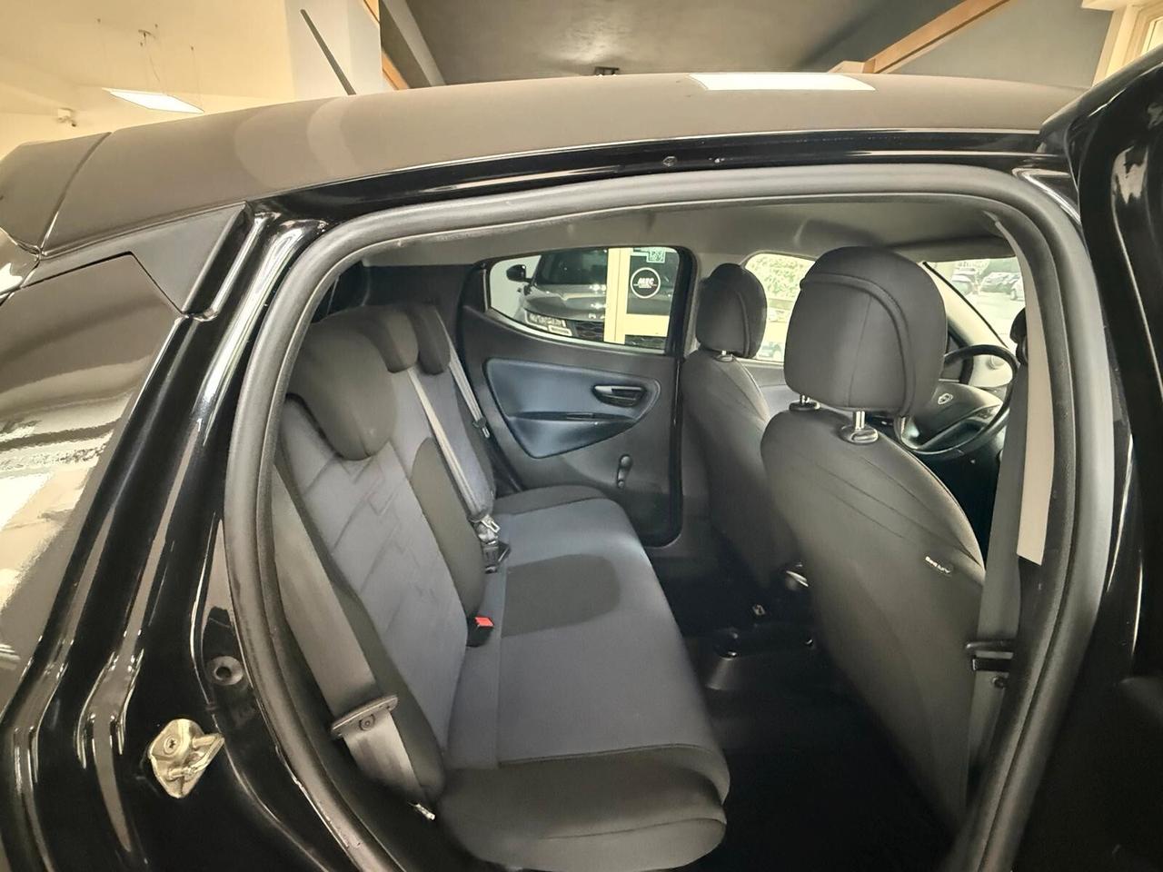 Lancia Ypsilon 1.0 FireFly 5 porte S&S Hybrid Silver Plus