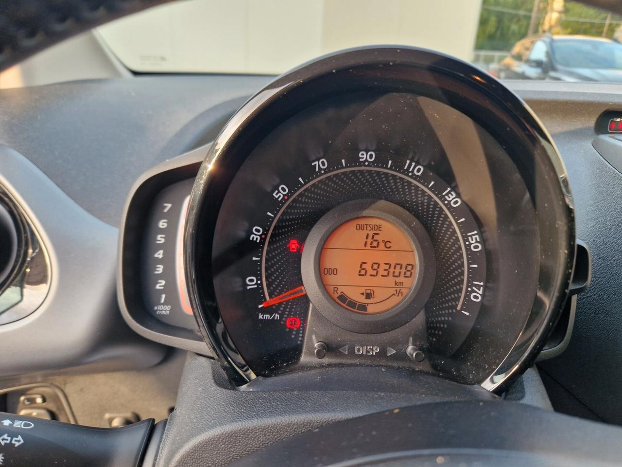 Toyota Aygo Connect 1.0 VVT-i 72 CV 5p x-play