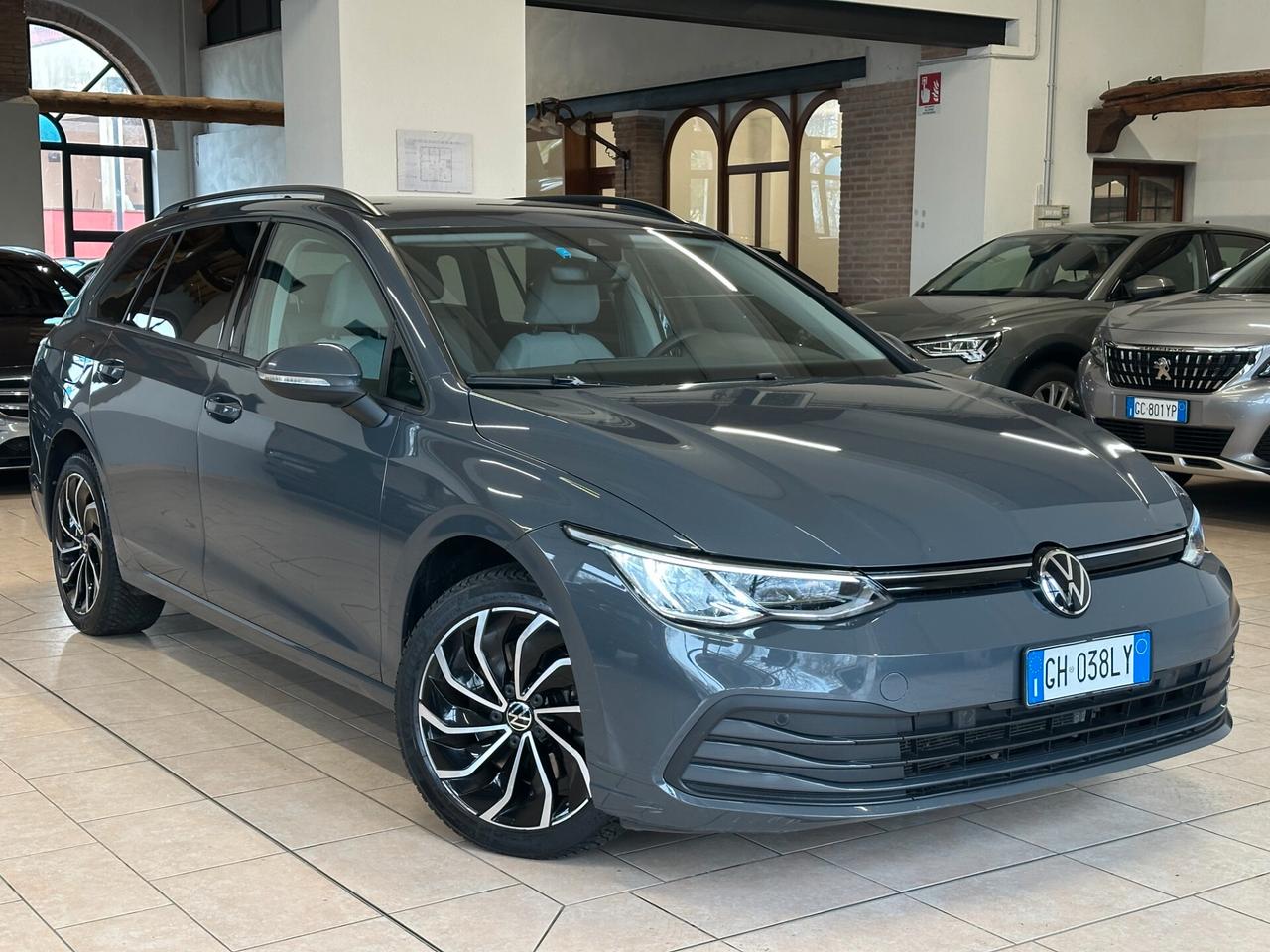 Volkswagen Golf Variant 2.0 tdi LIFE 115cv dsg LUCI AMB*CARPLAY*LED