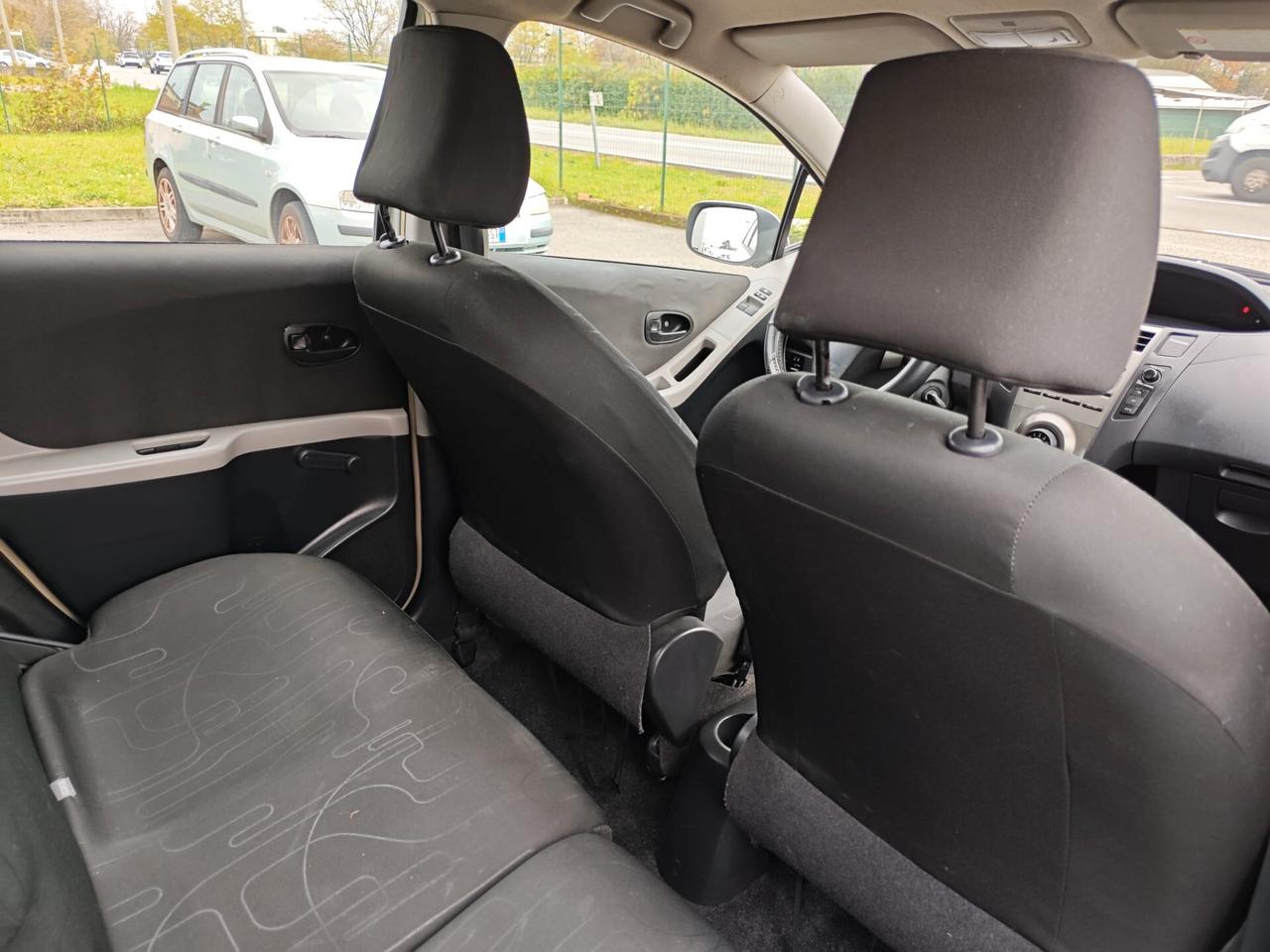 Toyota Yaris 1.0 5 porte